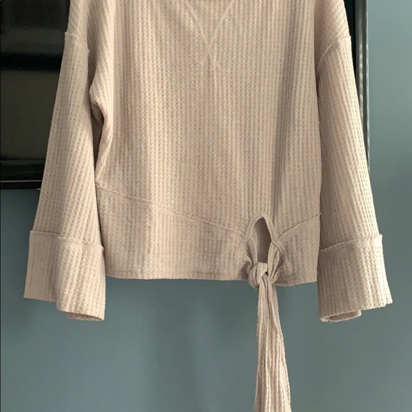 Cute top - Picture 2 of 4